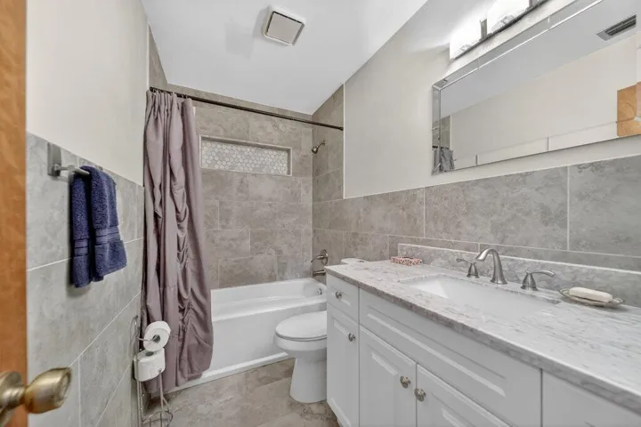guestbath1.jpg-SMALL