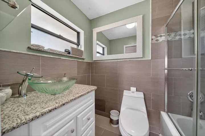 primarybath1.jpg-SMALL