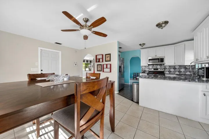 breakfastkitchen2.jpg-SMALL