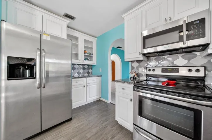 kitchen2.jpg-SMALL