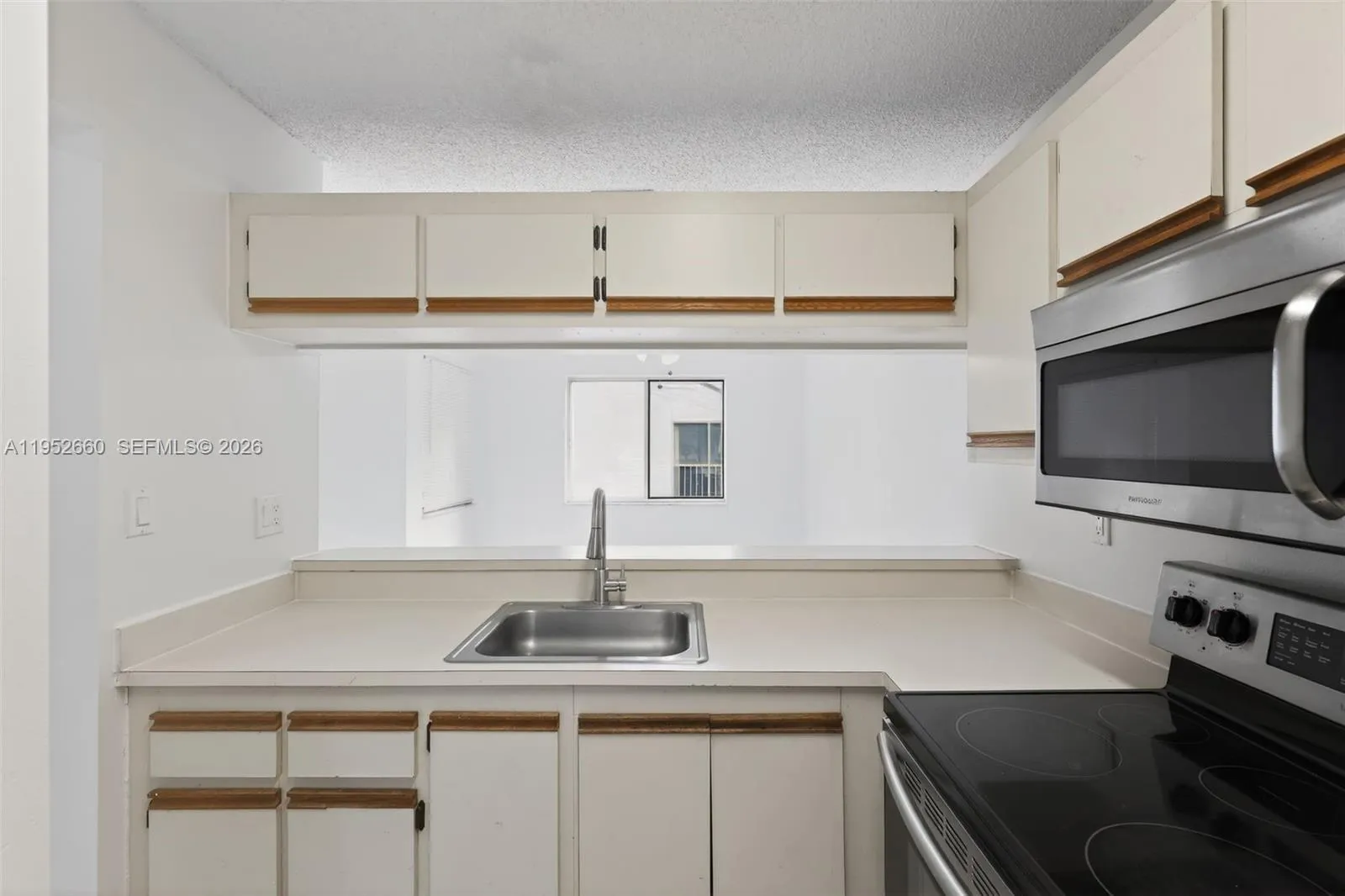 13856 Sw 93rd Ln 13856, Miami, Florida 33186, Miami, Florida 33186, 1 Bedroom Bedrooms, ,1 BathroomBathrooms,Residential,For Sale,13856 Sw 93rd Ln 13856, Miami, Florida 33186,A11952660