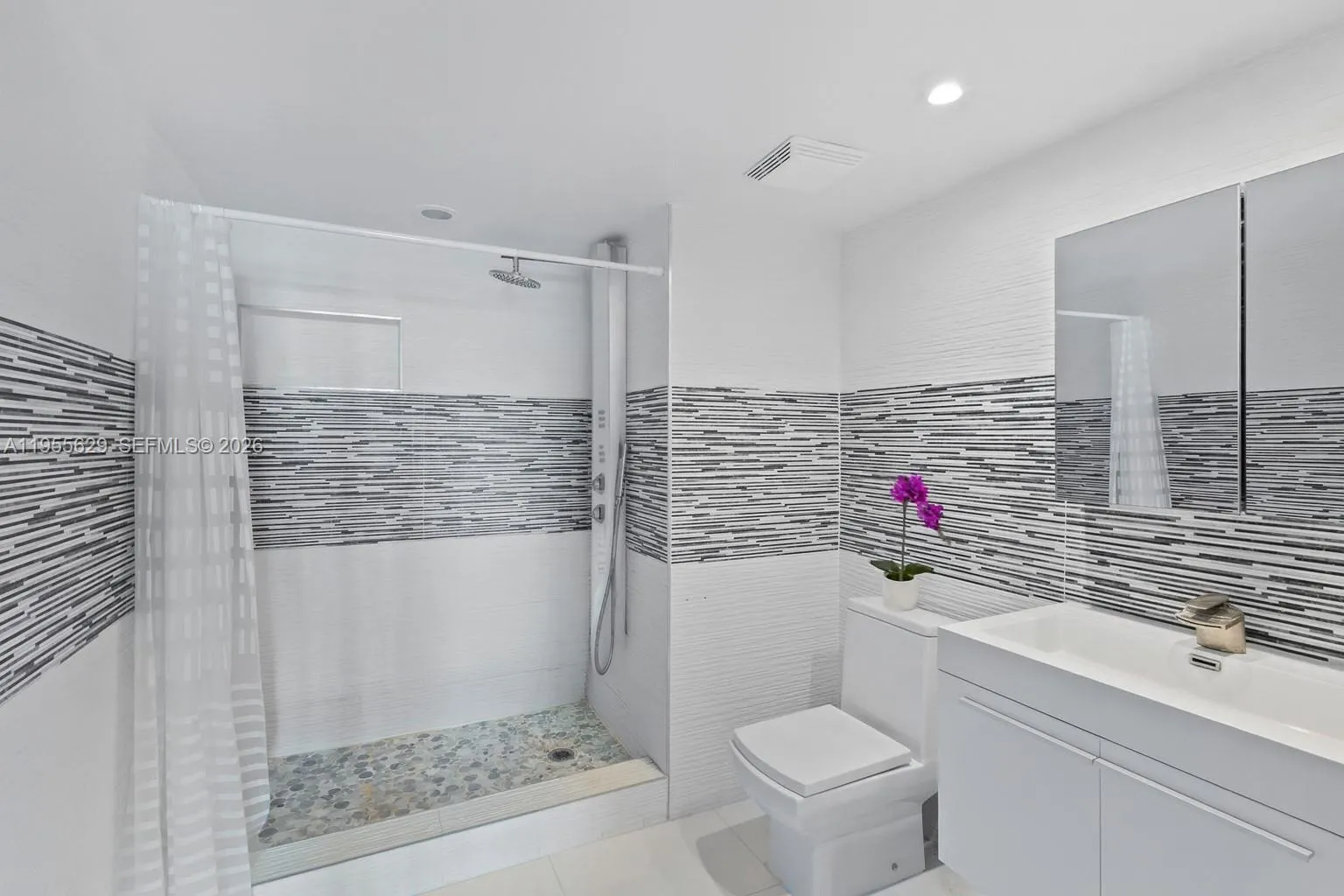 31 Se 5th St 1803, Miami, Florida 33131, Miami, Florida 33131, 1 Bedroom Bedrooms, ,1 BathroomBathrooms,Residential,For Sale,31 Se 5th St 1803, Miami, Florida 33131,A11955629