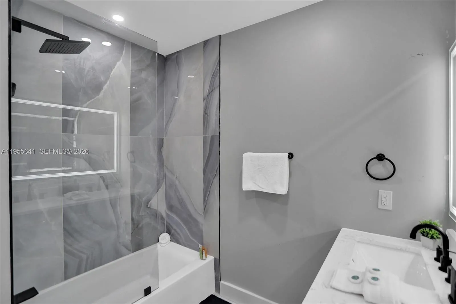 63 Se 5th Ave, Deerfield Beach, Florida 33441, Deerfield Beach, Florida 33441, 5 Bedrooms Bedrooms, ,4 BathroomsBathrooms,Residential,For Sale,63 Se 5th Ave, Deerfield Beach, Florida 33441,A11955641