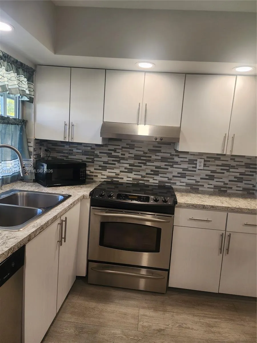 9101 Lime Bay Blvd 305, Tamarac, Florida 33321, Tamarac, Florida 33321, 2 Bedrooms Bedrooms, ,2 BathroomsBathrooms,Residential,For Sale,9101 Lime Bay Blvd 305, Tamarac, Florida 33321,A11954813