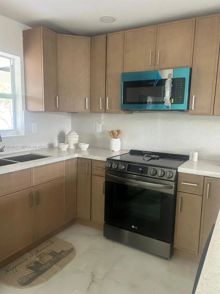 6271 Farragut St, Hollywood, Florida 33024, Hollywood, Florida 33024, 3 Bedrooms Bedrooms, ,2 BathroomsBathrooms,Residential,For Sale,6271 Farragut St, Hollywood, Florida 33024,A11954917