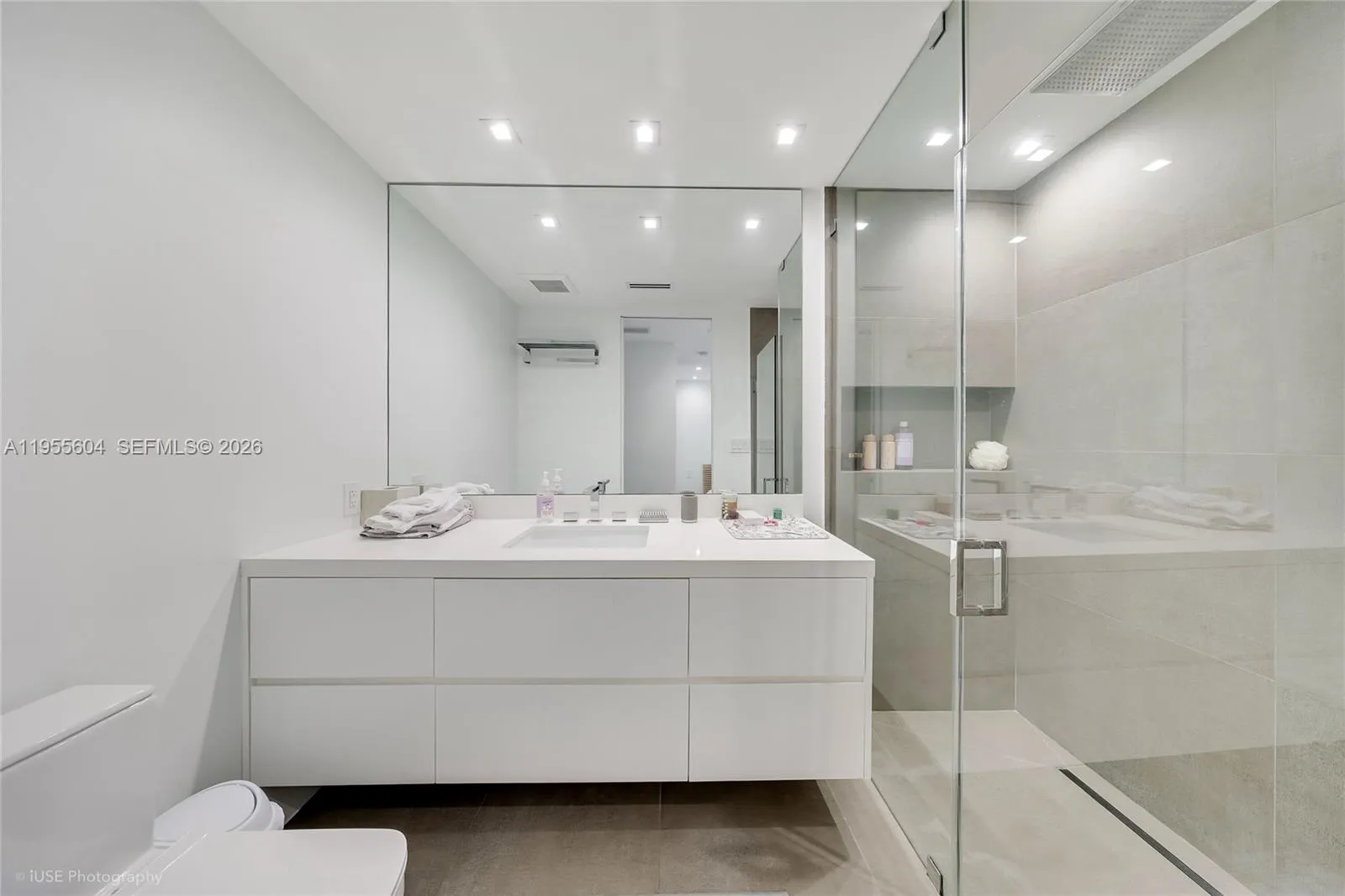 2815 Regatta Ave, Miami Beach, Florida 33140, Miami Beach, Florida 33140, 3 Bedrooms Bedrooms, ,4 BathroomsBathrooms,Residential,For Sale,2815 Regatta Ave, Miami Beach, Florida 33140,A11955604