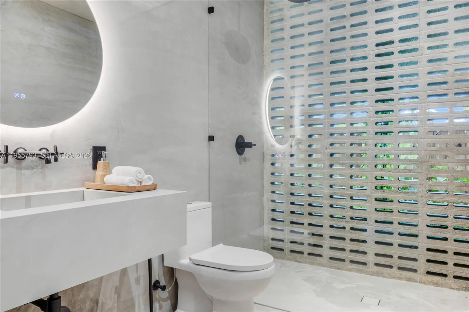 1000 Nw 9th Ct, Miami, Florida 33136, Miami, Florida 33136, 4 Bedrooms Bedrooms, ,5 BathroomsBathrooms,Residential,For Sale,1000 Nw 9th Ct, Miami, Florida 33136,A11955793