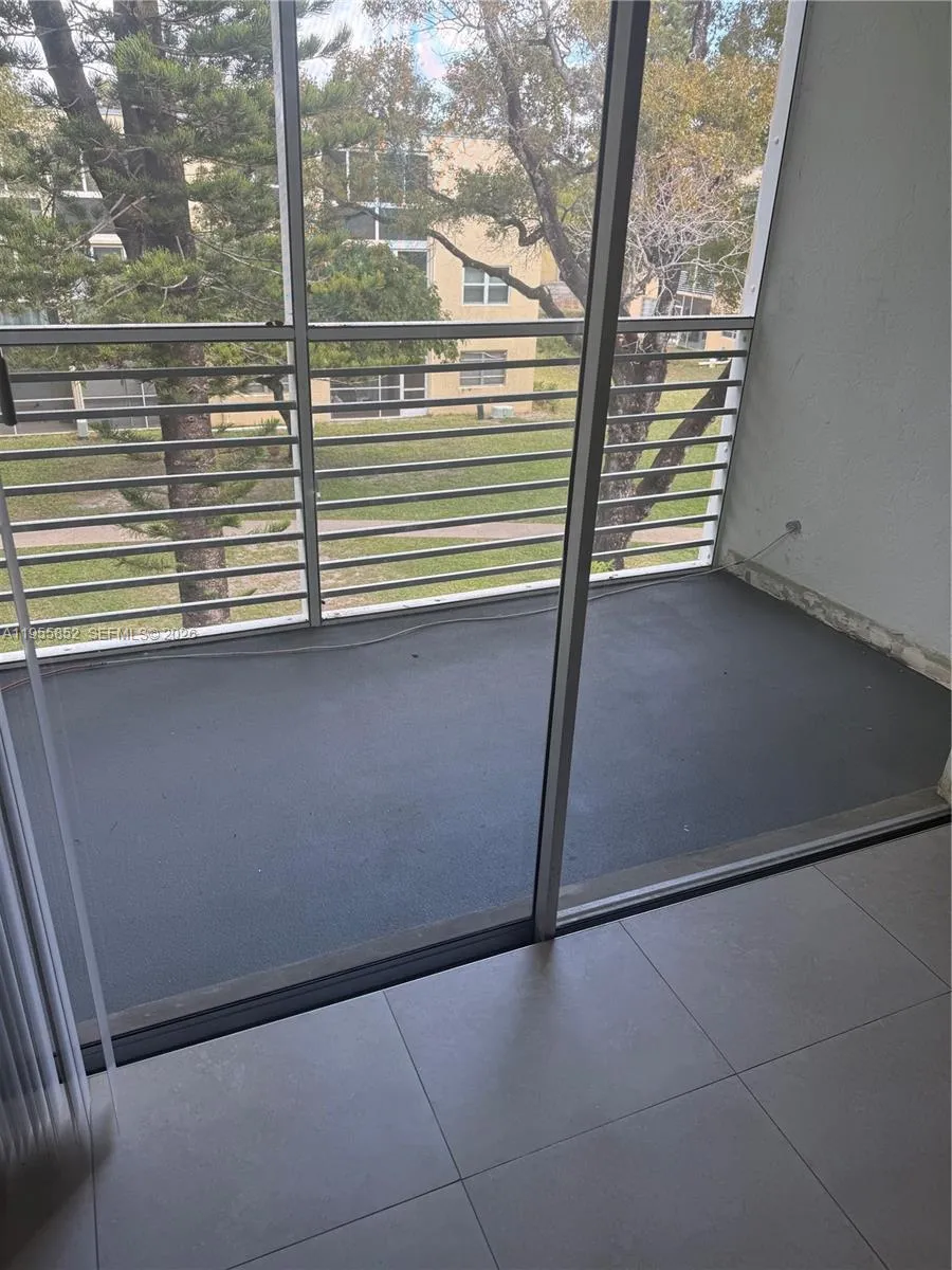 101 Berkley Rd 303, Hollywood, Florida 33024, Hollywood, Florida 33024, 2 Bedrooms Bedrooms, ,2 BathroomsBathrooms,Residential Lease,For Rent,101 Berkley Rd 303, Hollywood, Florida 33024,A11955852