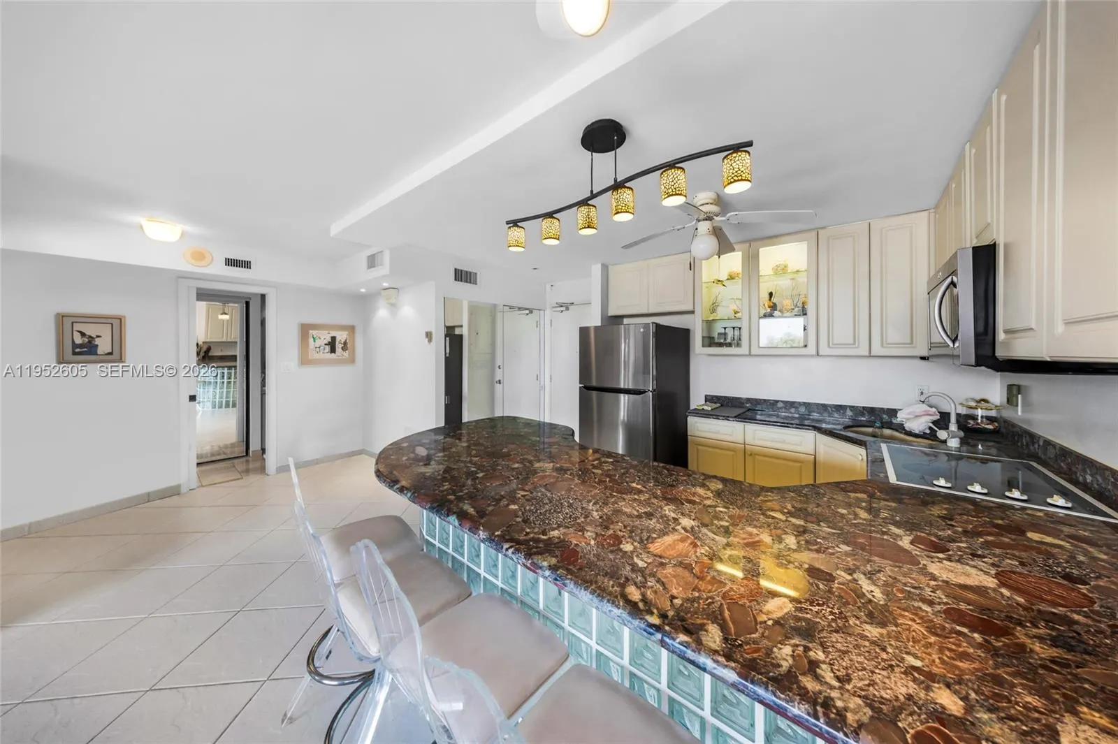 465 Ocean Dr 419, Miami Beach, Florida 33139, Miami Beach, Florida 33139, 1 Bedroom Bedrooms, ,1 BathroomBathrooms,Residential,For Sale,465 Ocean Dr 419, Miami Beach, Florida 33139,A11952605