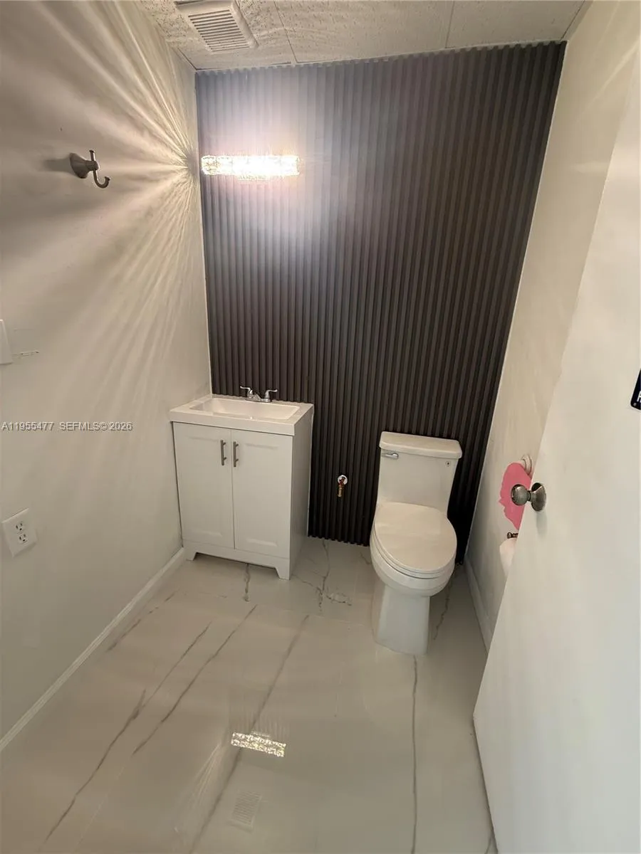 10509 Sw 40th St 10509, Miami, Florida 33165, Miami, Florida 33165, ,Commercial Lease,For Rent,10509 Sw 40th St 10509, Miami, Florida 33165,A11955477