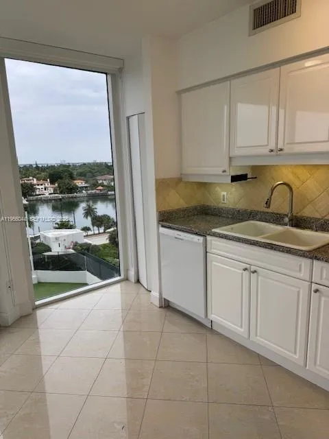 Miami Beach, Florida 33140, 1 Bedroom Bedrooms, ,2 BathroomsBathrooms,Residential,For Sale,A11956044
