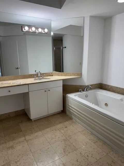 Miami Beach, Florida 33140, 1 Bedroom Bedrooms, ,2 BathroomsBathrooms,Residential,For Sale,A11956044