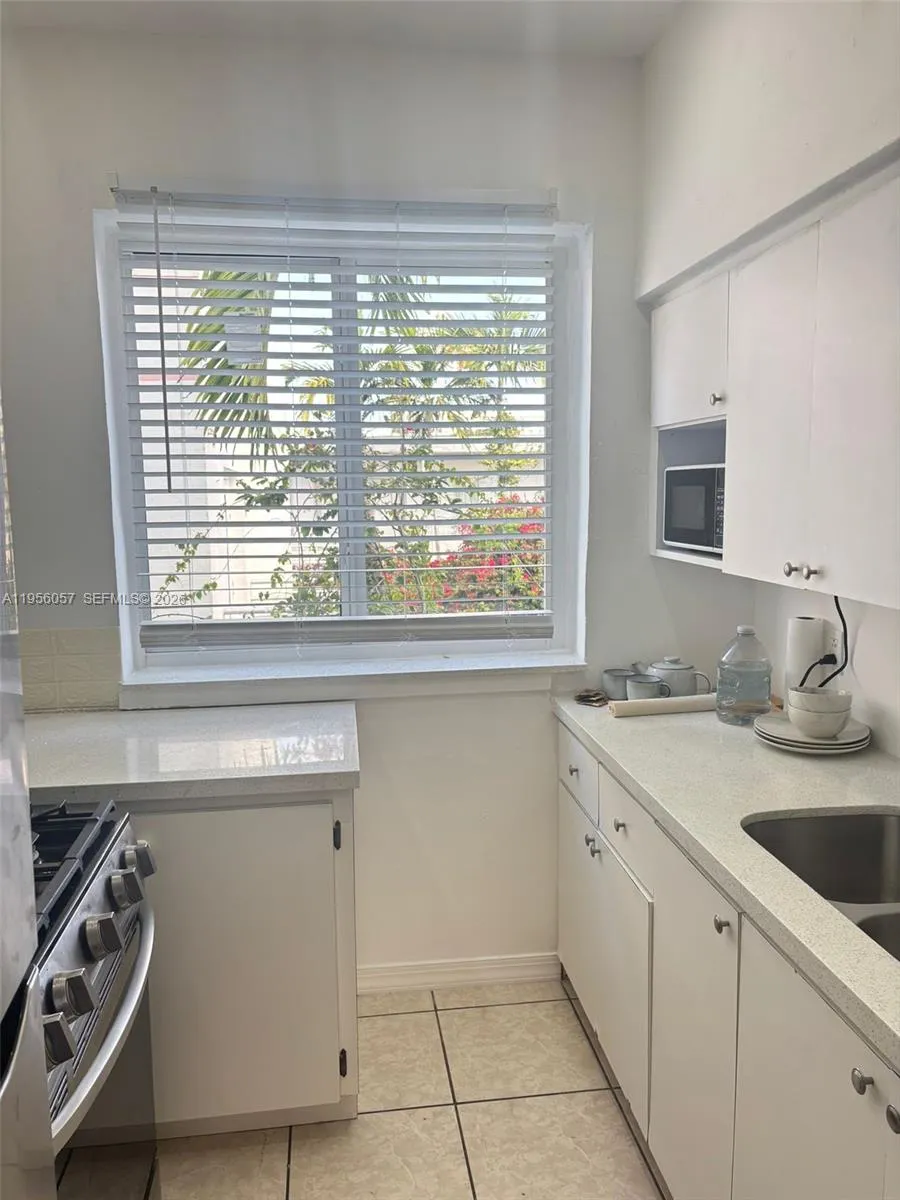 825 Jefferson Ave 4, Miami Beach, Florida 33139, Miami Beach, Florida 33139, 1 Bedroom Bedrooms, ,1 BathroomBathrooms,Residential Lease,For Rent,825 Jefferson Ave 4, Miami Beach, Florida 33139,A11956057