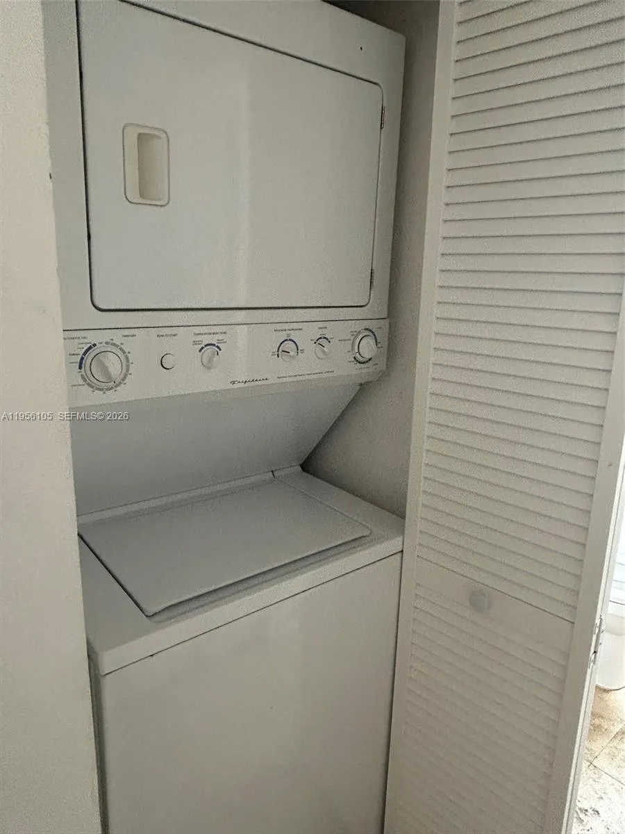 953 Sw 10th St 8, Miami, Florida 33130, Miami, Florida 33130, 1 Bedroom Bedrooms, ,1 BathroomBathrooms,Residential Lease,For Rent,953 Sw 10th St 8, Miami, Florida 33130,A11956105