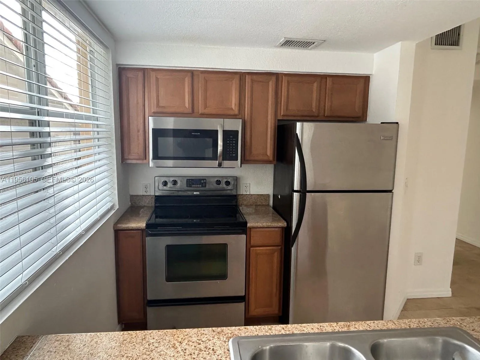 953 Sw 10th St 8, Miami, Florida 33130, Miami, Florida 33130, 1 Bedroom Bedrooms, ,1 BathroomBathrooms,Residential Lease,For Rent,953 Sw 10th St 8, Miami, Florida 33130,A11956105