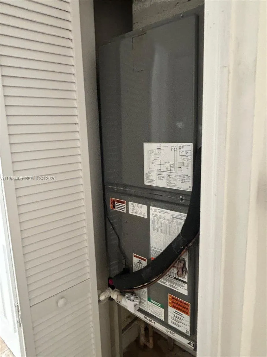 953 Sw 10th St 8, Miami, Florida 33130, Miami, Florida 33130, 1 Bedroom Bedrooms, ,1 BathroomBathrooms,Residential Lease,For Rent,953 Sw 10th St 8, Miami, Florida 33130,A11956105