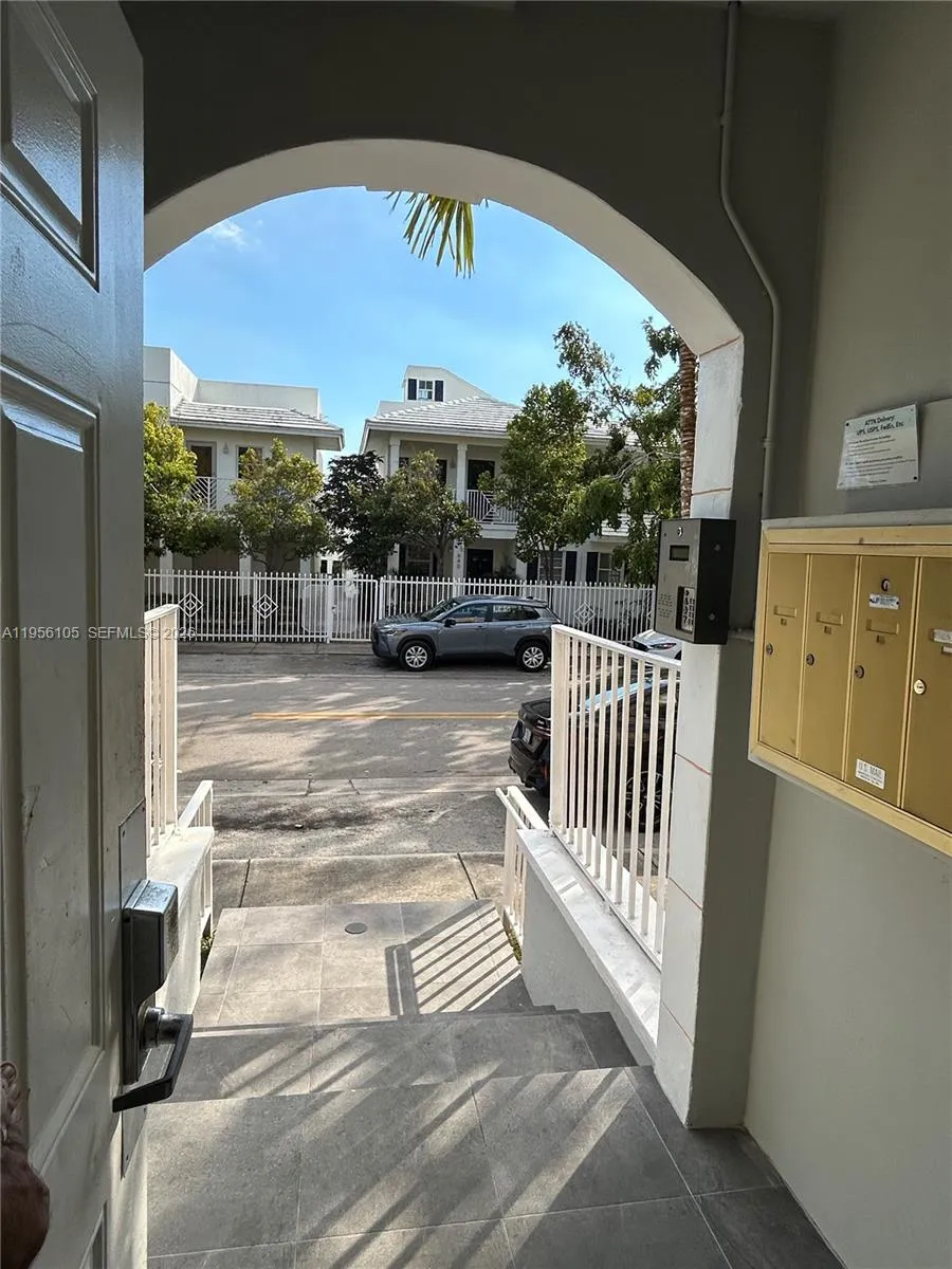 953 Sw 10th St 8, Miami, Florida 33130, Miami, Florida 33130, 1 Bedroom Bedrooms, ,1 BathroomBathrooms,Residential Lease,For Rent,953 Sw 10th St 8, Miami, Florida 33130,A11956105