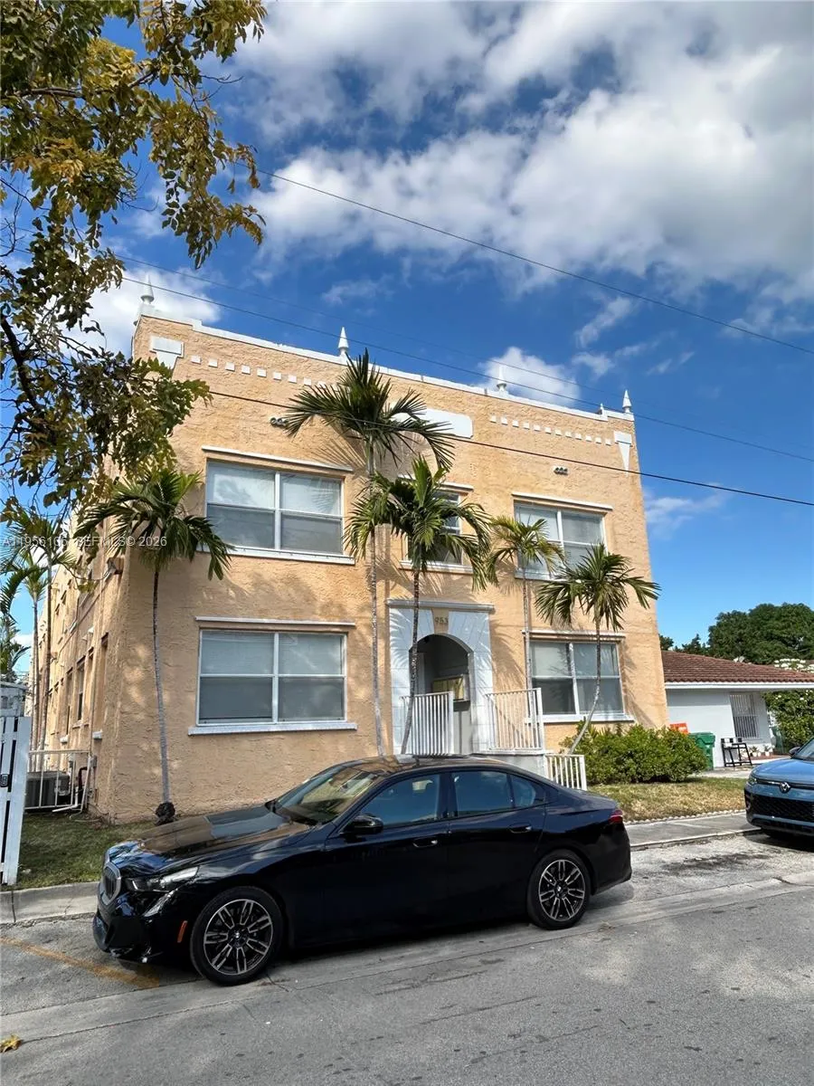 953 Sw 10th St 8, Miami, Florida 33130, Miami, Florida 33130, 1 Bedroom Bedrooms, ,1 BathroomBathrooms,Residential Lease,For Rent,953 Sw 10th St 8, Miami, Florida 33130,A11956105