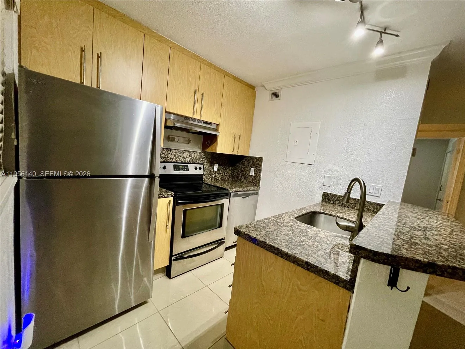 811 Ne 14th Pl 4, Fort Lauderdale, Florida 33304, Fort Lauderdale, Florida 33304, 2 Bedrooms Bedrooms, ,1 BathroomBathrooms,Residential Lease,For Rent,811 Ne 14th Pl 4, Fort Lauderdale, Florida 33304,A11956140