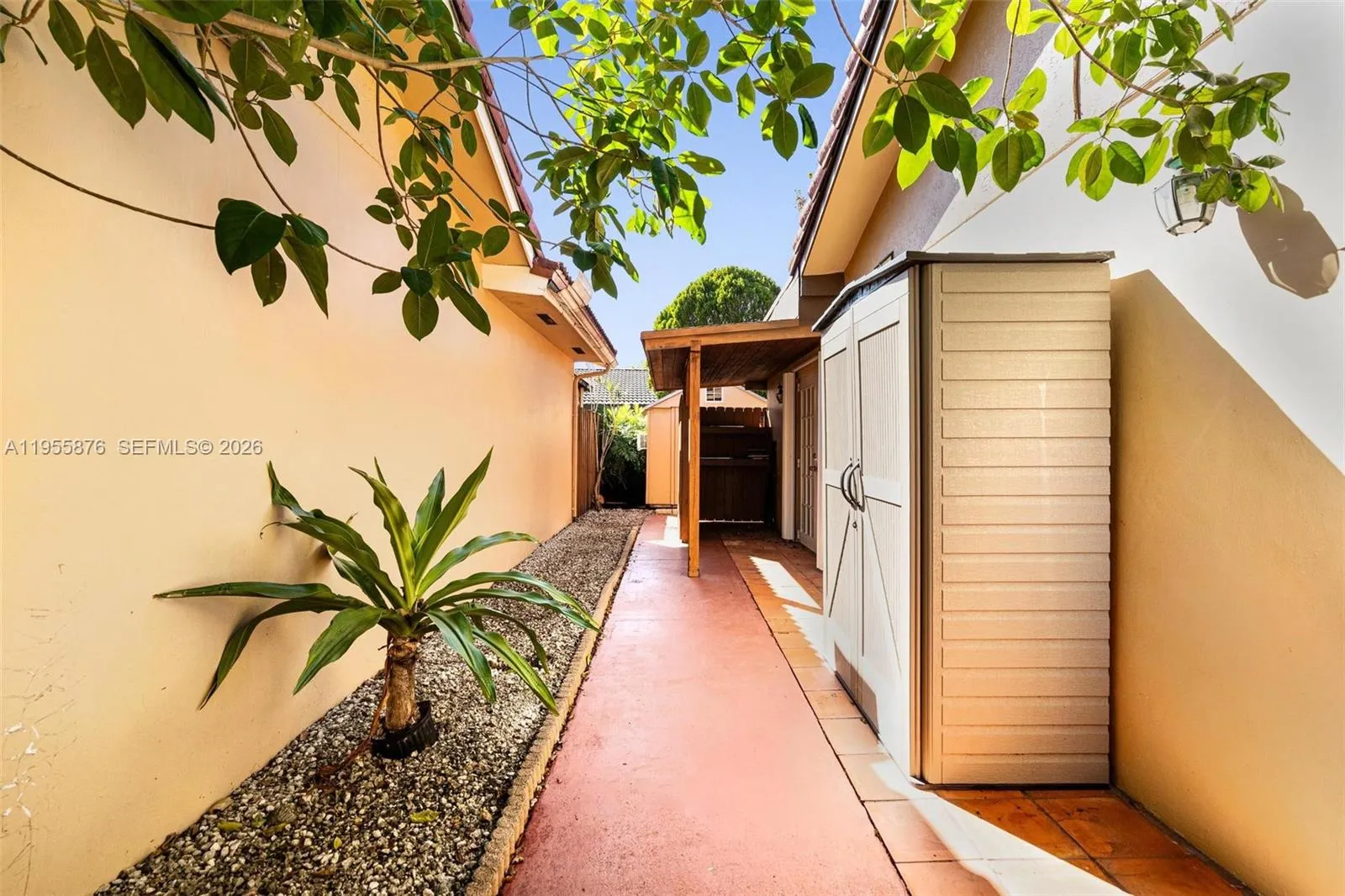 7476 Sw 112th Pl, Miami, Florida 33173, Miami, Florida 33173, 4 Bedrooms Bedrooms, ,2 BathroomsBathrooms,Residential,For Sale,7476 Sw 112th Pl, Miami, Florida 33173,A11955876