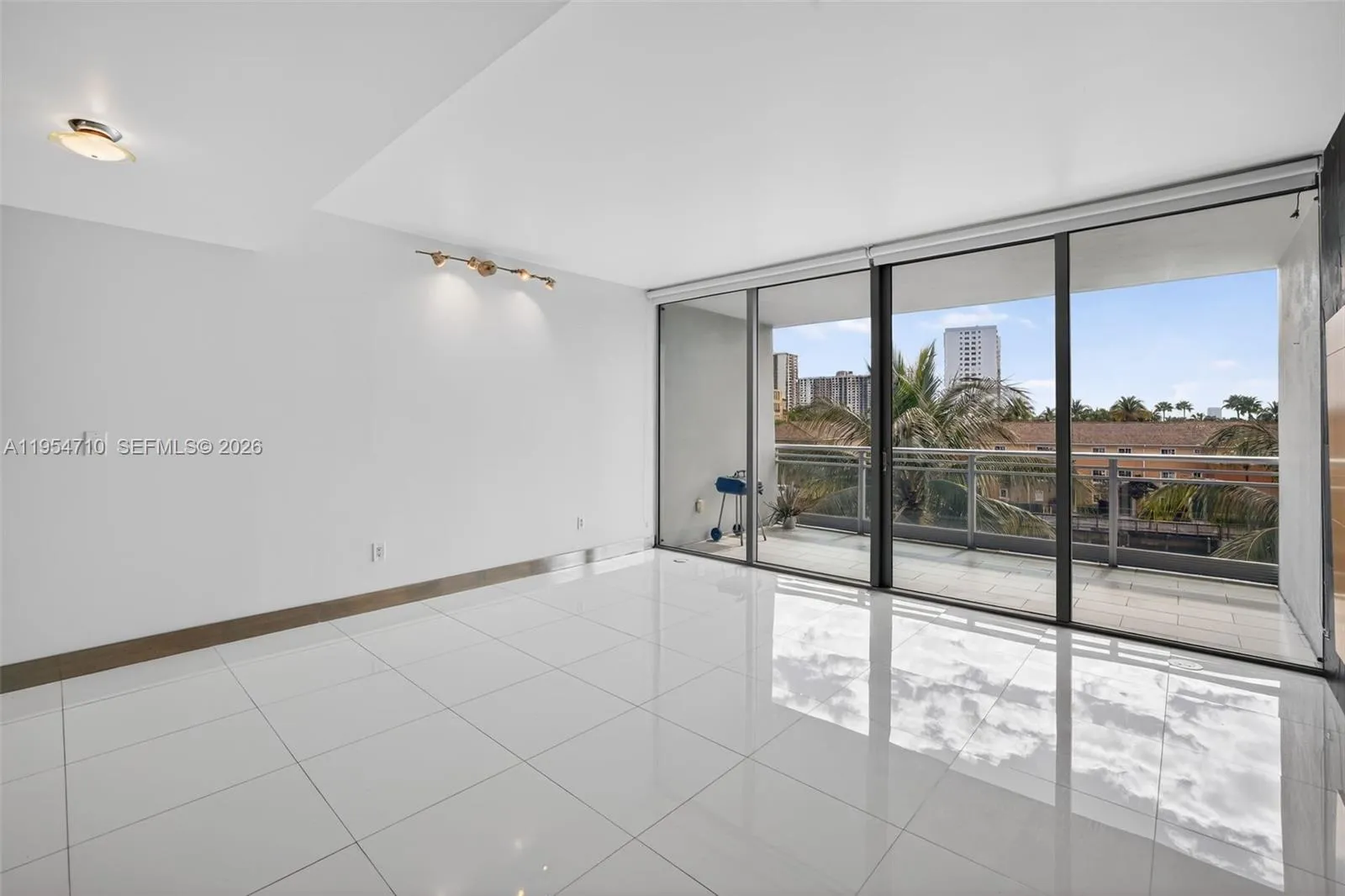 2950 Ne 188th St 302, Aventura, Florida 33180, Aventura, Florida 33180, 2 Bedrooms Bedrooms, ,3 BathroomsBathrooms,Residential,For Sale,2950 Ne 188th St 302, Aventura, Florida 33180,A11954710