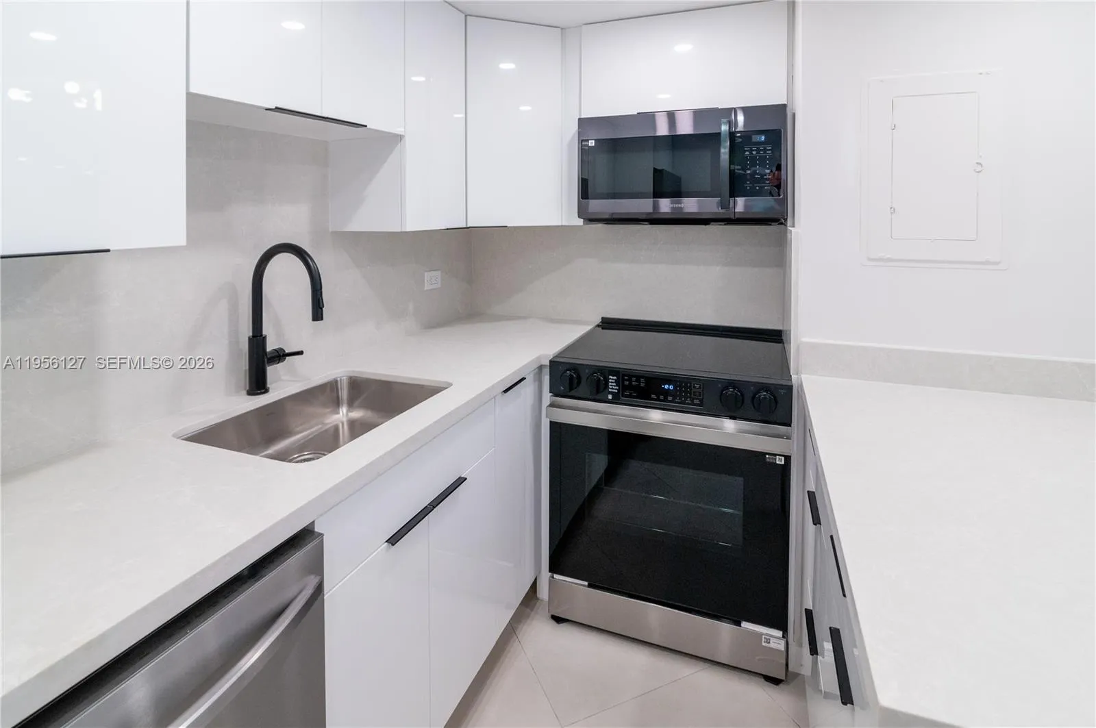825 Brickell Bay Dr 1448, Miami, Florida 33131, Miami, Florida 33131, 2 Bedrooms Bedrooms, ,2 BathroomsBathrooms,Residential,For Sale,825 Brickell Bay Dr 1448, Miami, Florida 33131,A11956127