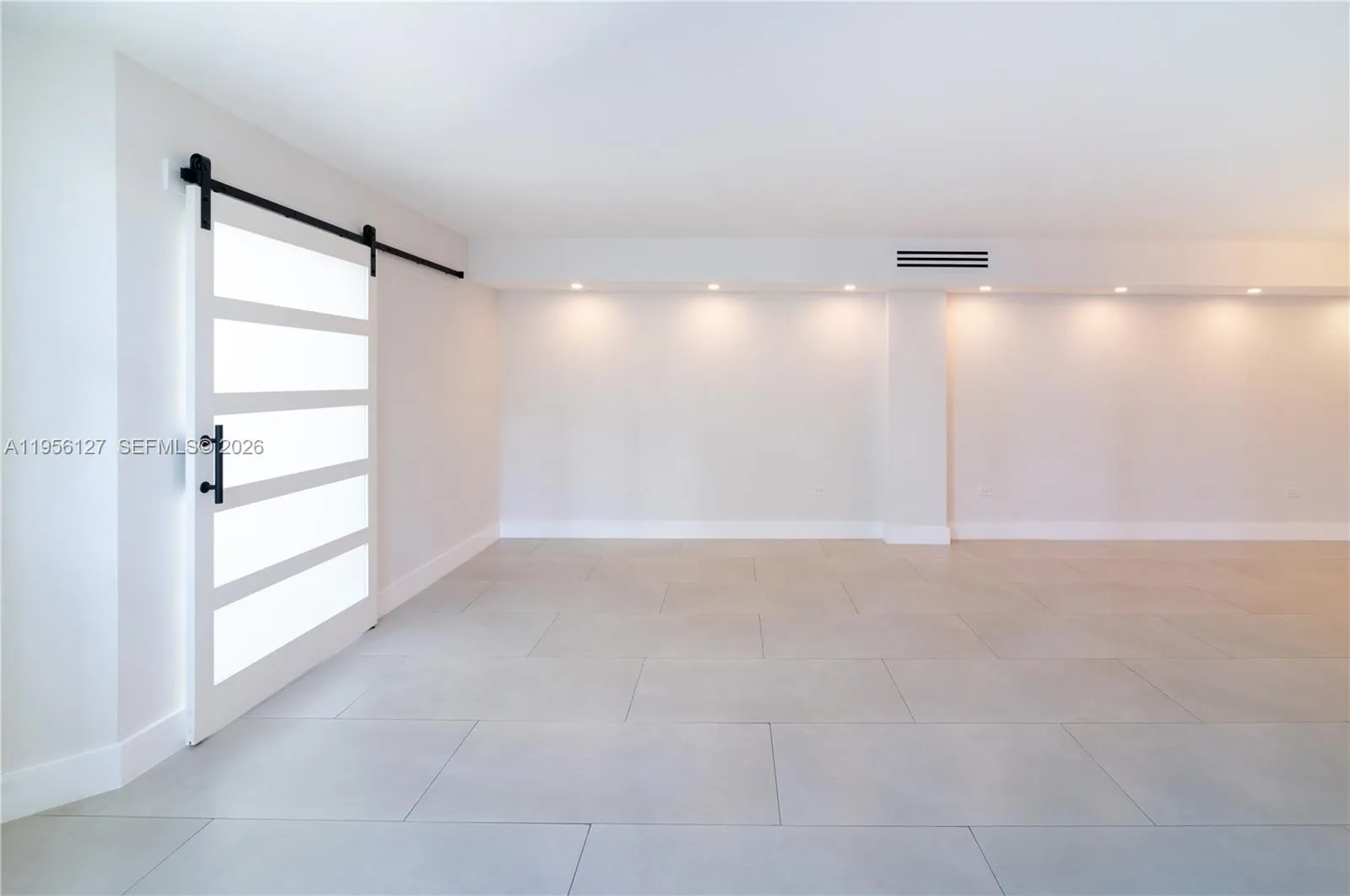 825 Brickell Bay Dr 1448, Miami, Florida 33131, Miami, Florida 33131, 2 Bedrooms Bedrooms, ,2 BathroomsBathrooms,Residential,For Sale,825 Brickell Bay Dr 1448, Miami, Florida 33131,A11956127