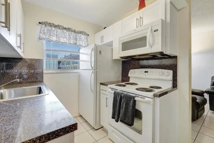 2145 Pierce St 326, Hollywood, Florida 33020, Hollywood, Florida 33020, 1 Bedroom Bedrooms, ,1 BathroomBathrooms,Residential,For Sale,2145 Pierce St 326, Hollywood, Florida 33020,A11955124