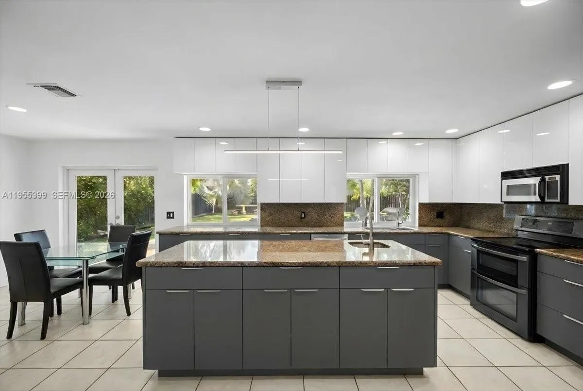 2560 Bass Way, Cooper City, Florida 33026, Cooper City, Florida 33026, 5 Bedrooms Bedrooms, 5 Rooms Rooms,3 BathroomsBathrooms,Residential,For Sale,2560 Bass Way, Cooper City, Florida 33026,A11955399