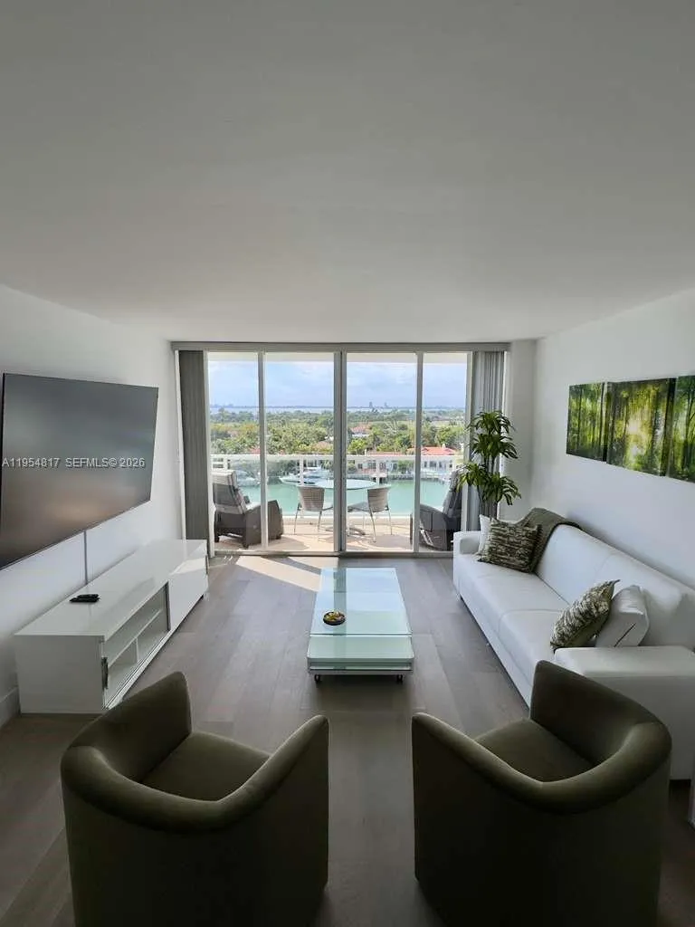 5600 Collins Ave 10l, Miami Beach, Florida 33140, Miami Beach, Florida 33140, 1 Bedroom Bedrooms, ,1 BathroomBathrooms,Residential Lease,For Rent,5600 Collins Ave 10l, Miami Beach, Florida 33140,A11954817