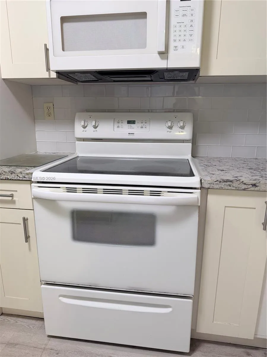 901 Colony Point Cir 505, Pembroke Pines, Florida, Pembroke Pines, Florida 33026, 1 Bedroom Bedrooms, ,1 BathroomBathrooms,Residential,For Sale,901 Colony Point Cir 505, Pembroke Pines, Florida ,A11955819