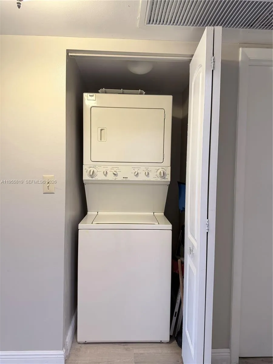 901 Colony Point Cir 505, Pembroke Pines, Florida, Pembroke Pines, Florida 33026, 1 Bedroom Bedrooms, ,1 BathroomBathrooms,Residential,For Sale,901 Colony Point Cir 505, Pembroke Pines, Florida ,A11955819