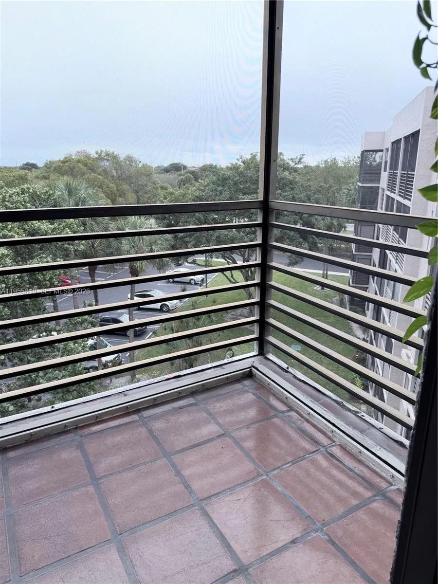 901 Colony Point Cir 505, Pembroke Pines, Florida, Pembroke Pines, Florida 33026, 1 Bedroom Bedrooms, ,1 BathroomBathrooms,Residential,For Sale,901 Colony Point Cir 505, Pembroke Pines, Florida ,A11955819