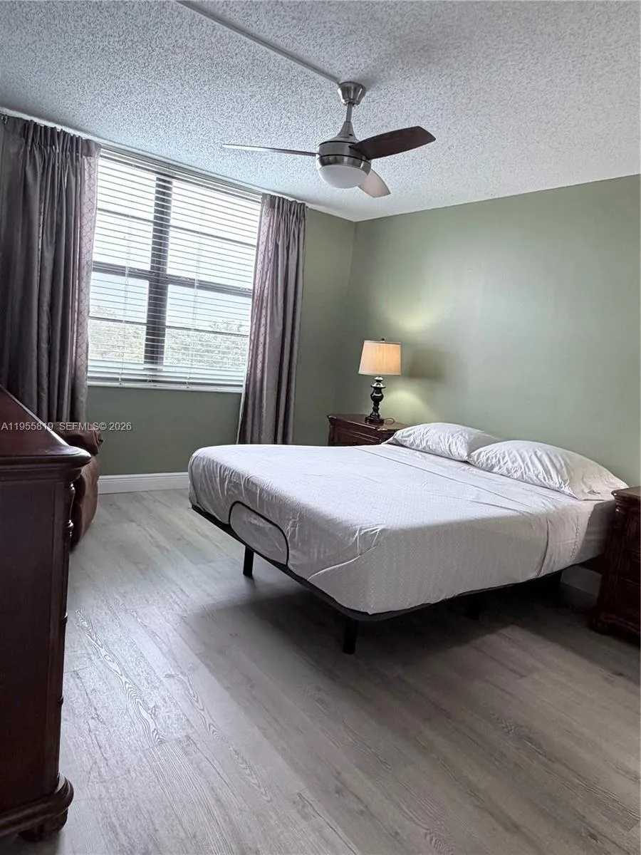 901 Colony Point Cir 505, Pembroke Pines, Florida, Pembroke Pines, Florida 33026, 1 Bedroom Bedrooms, ,1 BathroomBathrooms,Residential,For Sale,901 Colony Point Cir 505, Pembroke Pines, Florida ,A11955819