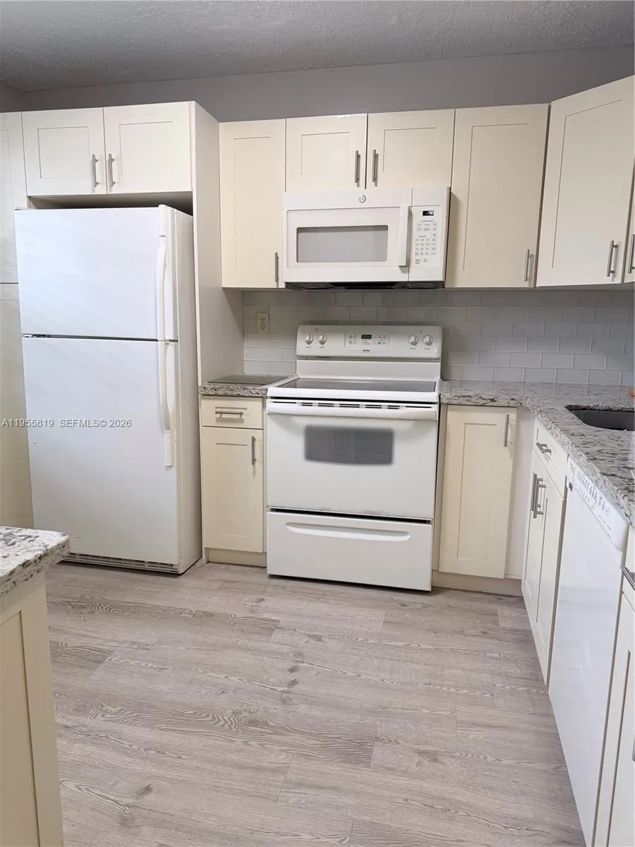 901 Colony Point Cir 505, Pembroke Pines, Florida, Pembroke Pines, Florida 33026, 1 Bedroom Bedrooms, ,1 BathroomBathrooms,Residential,For Sale,901 Colony Point Cir 505, Pembroke Pines, Florida ,A11955819