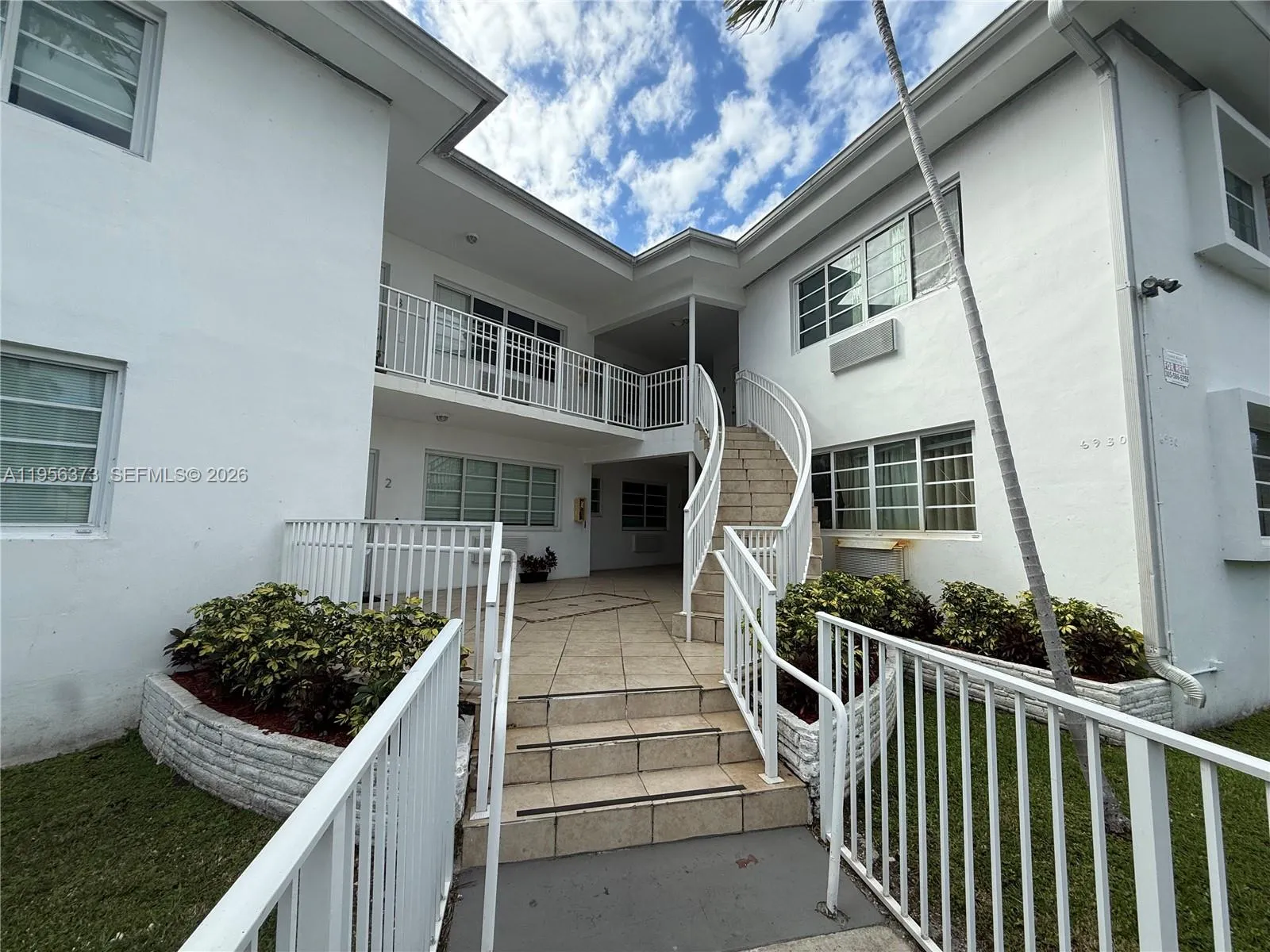 6930 Rue Vendome 3, Miami Beach, Florida 33141, Miami Beach, Florida 33141, 1 Bedroom Bedrooms, ,1 BathroomBathrooms,Residential Lease,For Rent,6930 Rue Vendome 3, Miami Beach, Florida 33141,A11956373