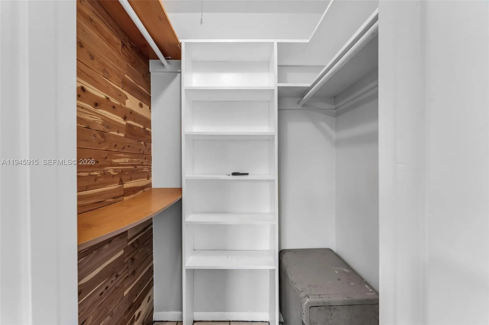 WALKIN CLOSET
