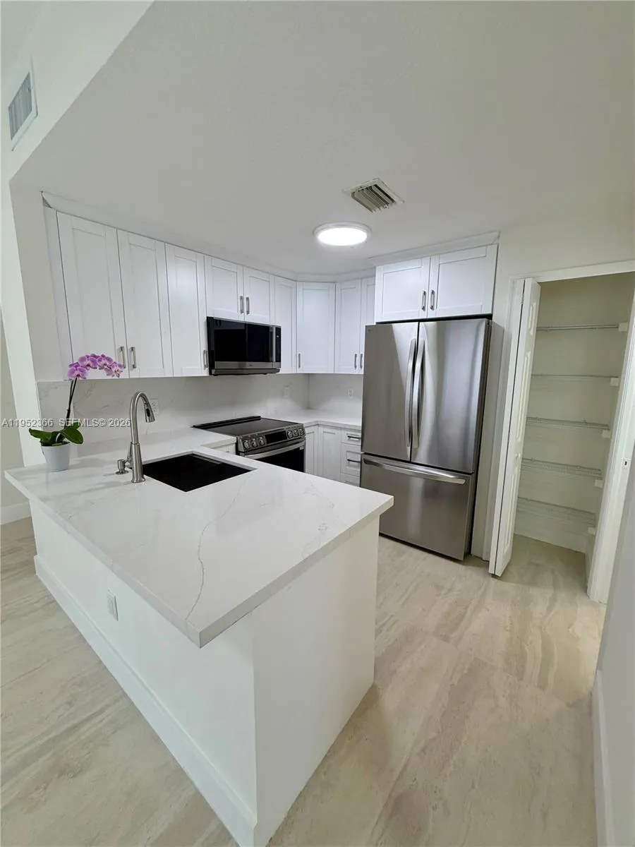 6141 Nw 115th Pl 355, Doral, Florida 33178, Doral, Florida 33178, 3 Bedrooms Bedrooms, ,2 BathroomsBathrooms,Residential Lease,For Rent,6141 Nw 115th Pl 355, Doral, Florida 33178,A11952366