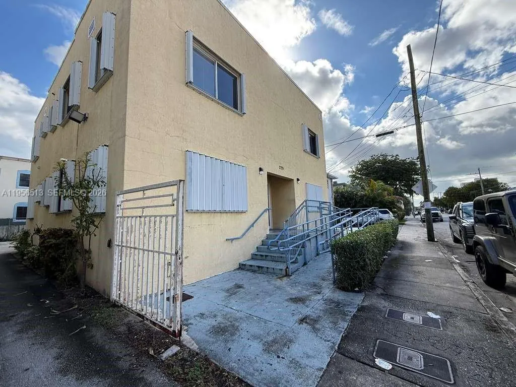 229 Nw 10th Ave 4, Miami, Florida 33128, Miami, Florida 33128, 2 Bedrooms Bedrooms, ,1 BathroomBathrooms,Residential Lease,For Rent,229 Nw 10th Ave 4, Miami, Florida 33128,A11956513