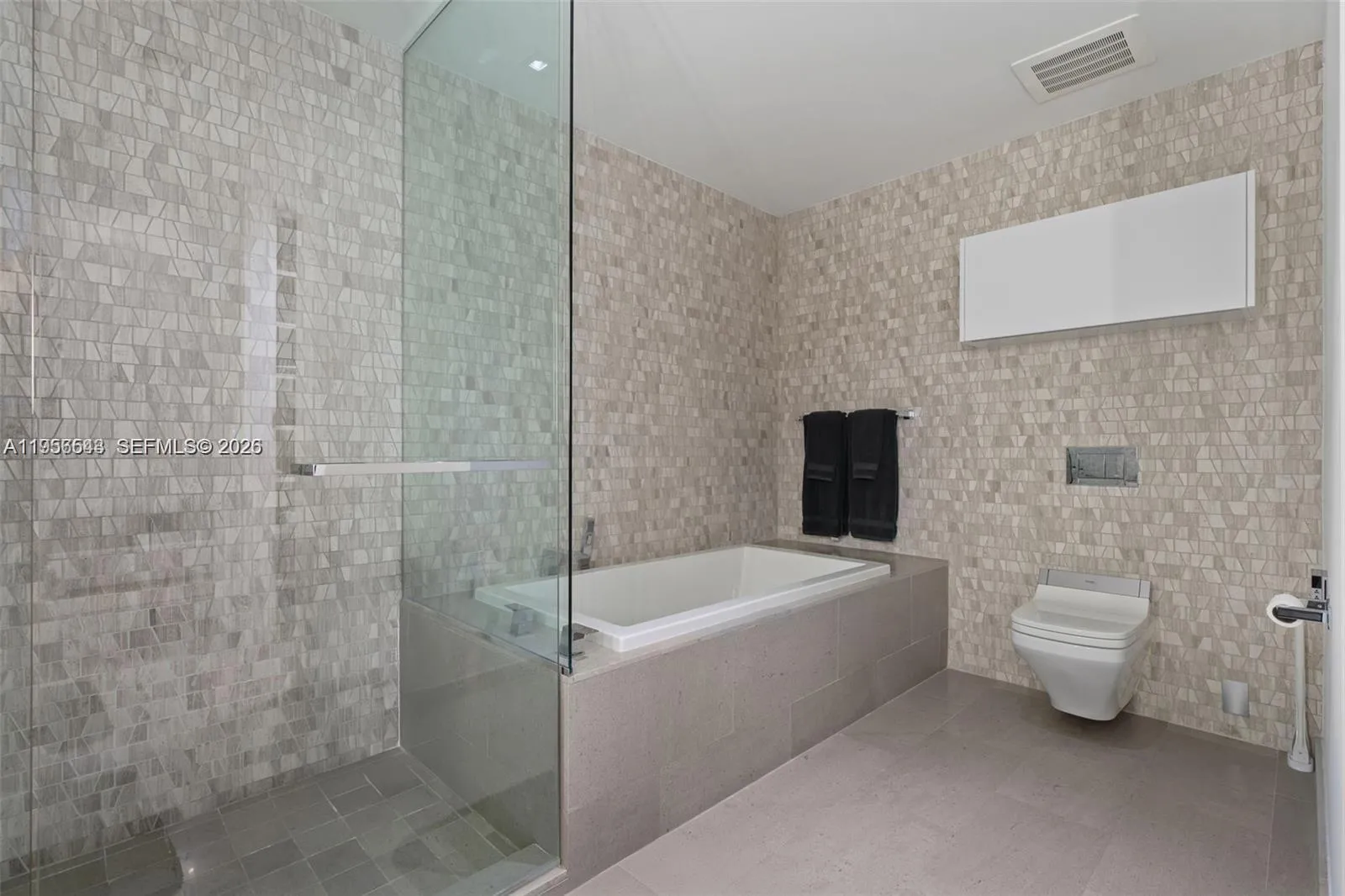 88 Sw 7th St 2104, Miami, Florida 33130, Miami, Florida 33130, 2 Bedrooms Bedrooms, ,2 BathroomsBathrooms,Residential,For Sale,88 Sw 7th St 2104, Miami, Florida 33130,A11956543