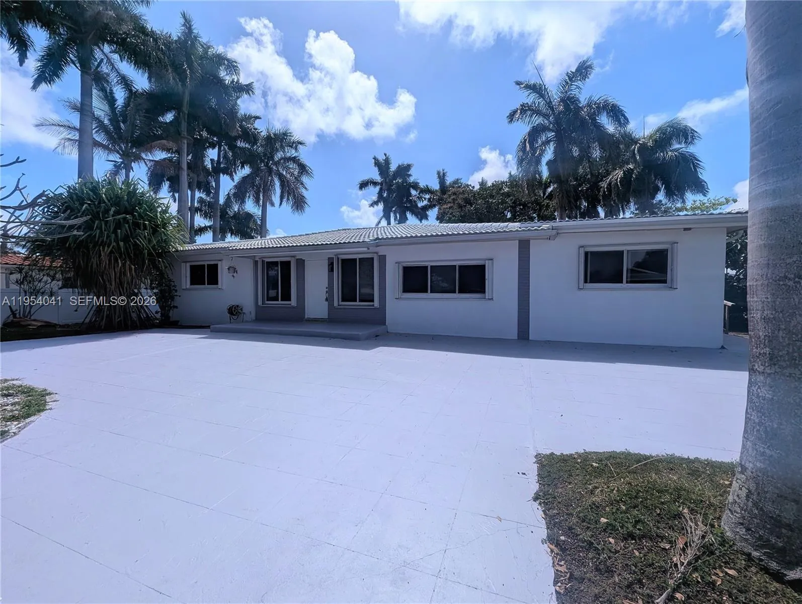 220 Se 1st St, Dania Beach, Florida 33004, Dania Beach, Florida 33004, 5 Bedrooms Bedrooms, ,4 BathroomsBathrooms,Residential Lease,For Rent,220 Se 1st St, Dania Beach, Florida 33004,A11954041