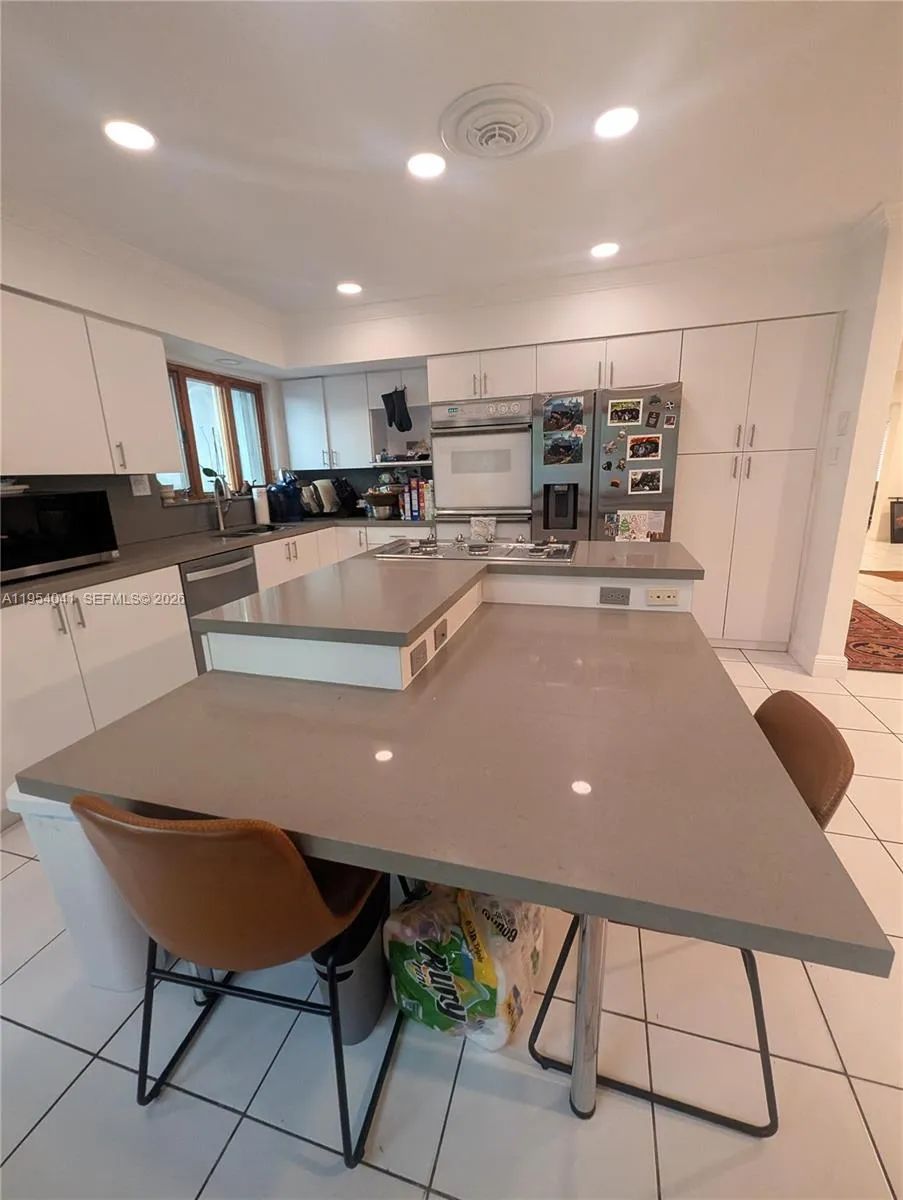 220 Se 1st St, Dania Beach, Florida 33004, Dania Beach, Florida 33004, 5 Bedrooms Bedrooms, ,4 BathroomsBathrooms,Residential Lease,For Rent,220 Se 1st St, Dania Beach, Florida 33004,A11954041