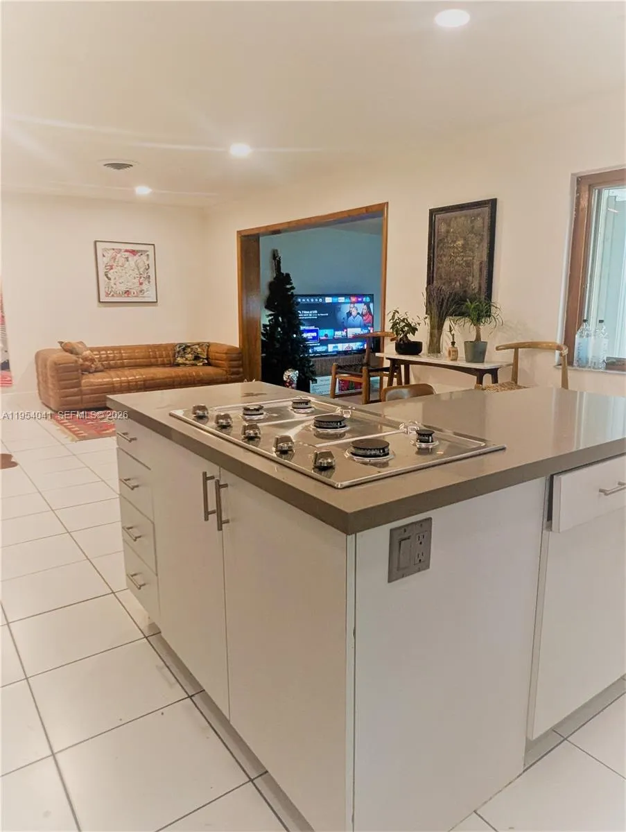 220 Se 1st St, Dania Beach, Florida 33004, Dania Beach, Florida 33004, 5 Bedrooms Bedrooms, ,4 BathroomsBathrooms,Residential Lease,For Rent,220 Se 1st St, Dania Beach, Florida 33004,A11954041