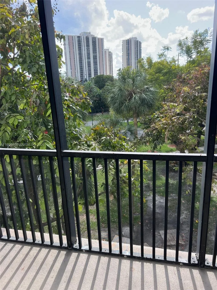 Aventura, Florida 33180, 2 Bedrooms Bedrooms, ,2 BathroomsBathrooms,Residential Lease,For Rent,A11956608