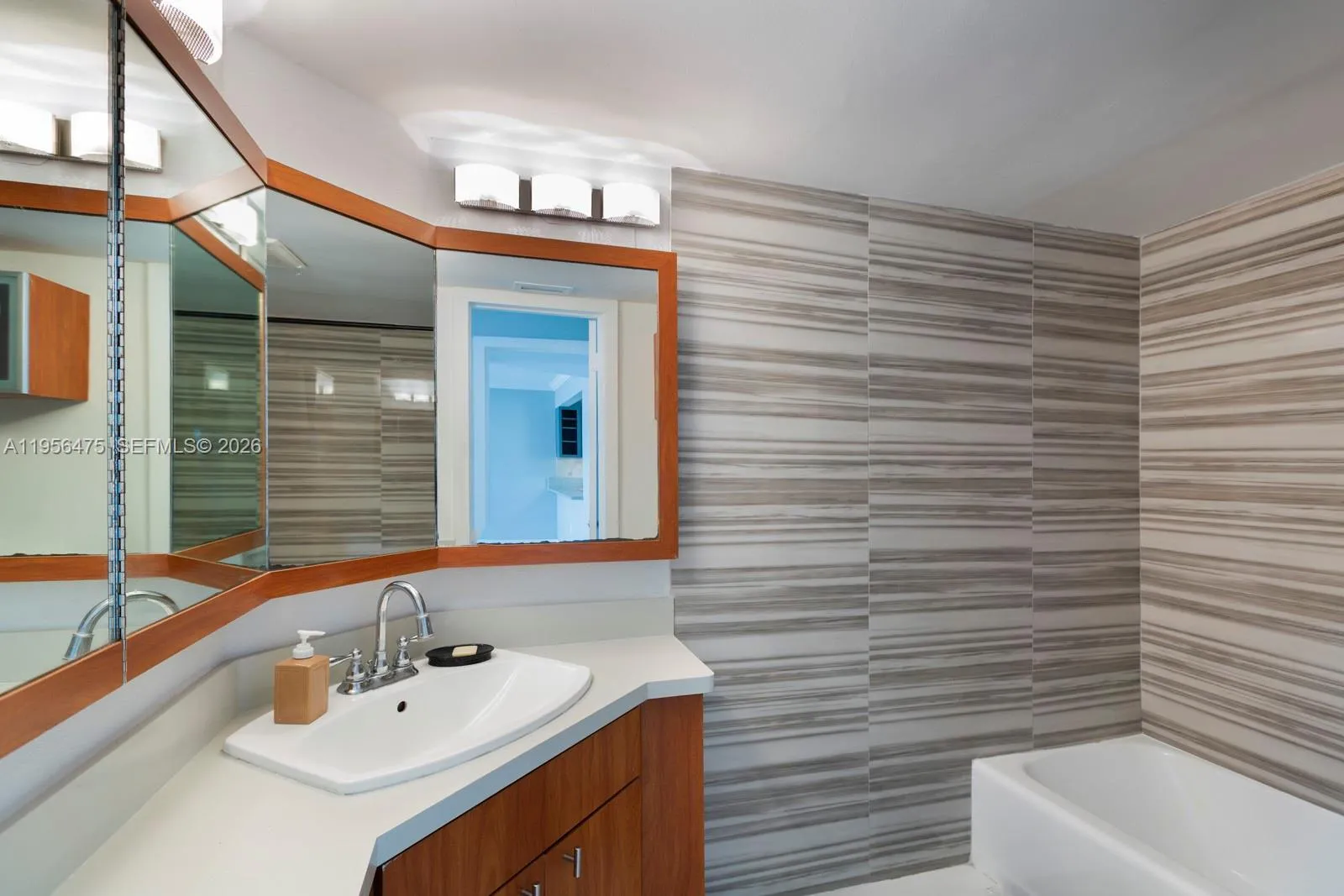 1351 Ne 191 St E 106, Miami, Florida 33179, Miami, Florida 33179, 1 Bedroom Bedrooms, ,1 BathroomBathrooms,Residential Lease,For Rent,1351 Ne 191 St E 106, Miami, Florida 33179,A11956475