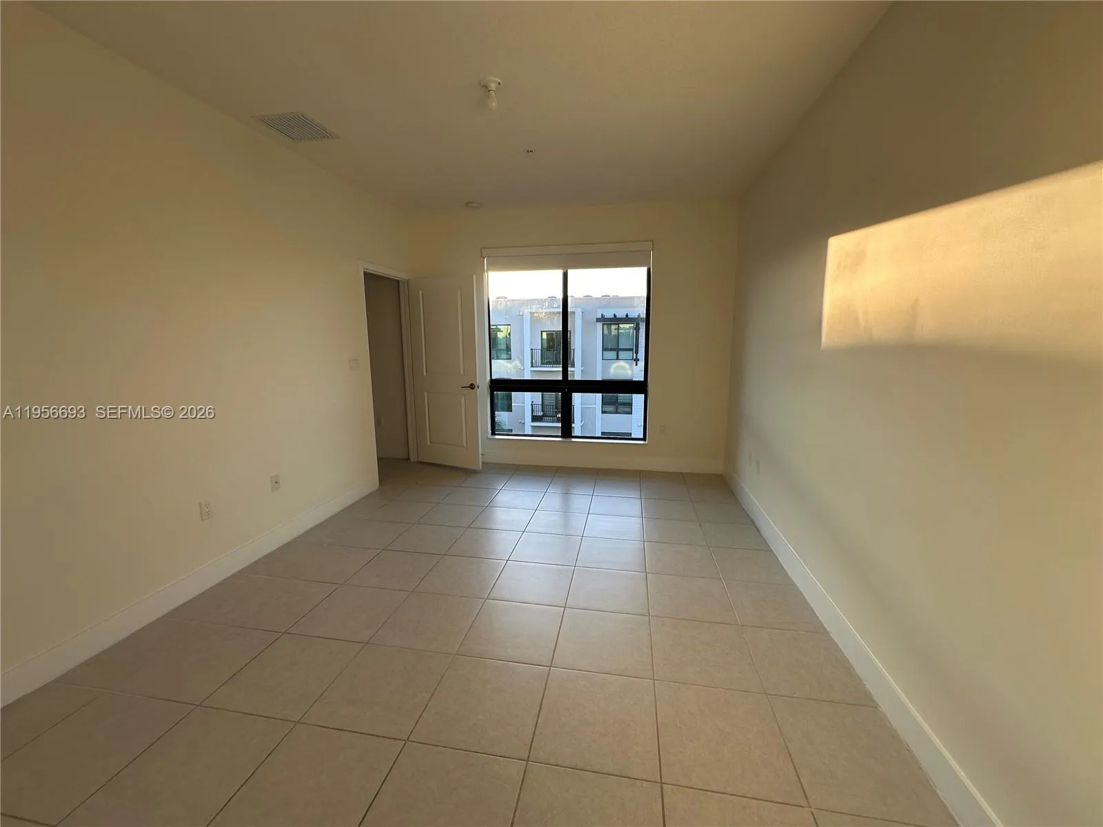 8265 Nw 41 St 402, Doral, Florida 33166, Doral, Florida 33166, 1 Bedroom Bedrooms, ,1 BathroomBathrooms,Residential,For Sale,8265 Nw 41 St 402, Doral, Florida 33166,A11956693