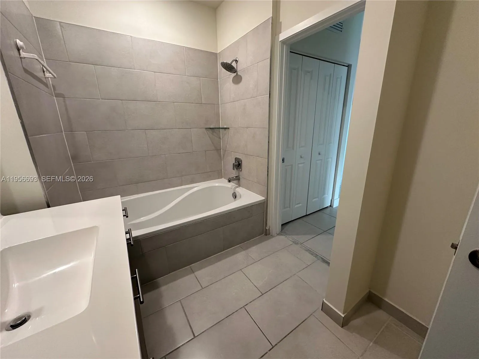 8265 Nw 41 St 402, Doral, Florida 33166, Doral, Florida 33166, 1 Bedroom Bedrooms, ,1 BathroomBathrooms,Residential,For Sale,8265 Nw 41 St 402, Doral, Florida 33166,A11956693