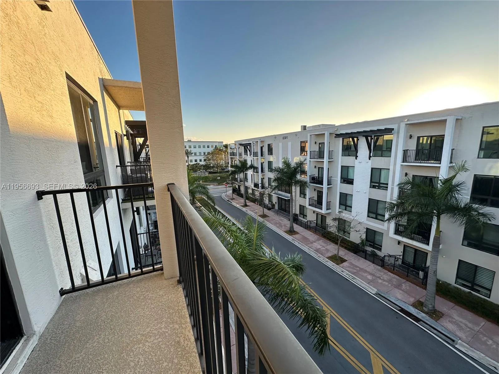 8265 Nw 41 St 402, Doral, Florida 33166, Doral, Florida 33166, 1 Bedroom Bedrooms, ,1 BathroomBathrooms,Residential,For Sale,8265 Nw 41 St 402, Doral, Florida 33166,A11956693