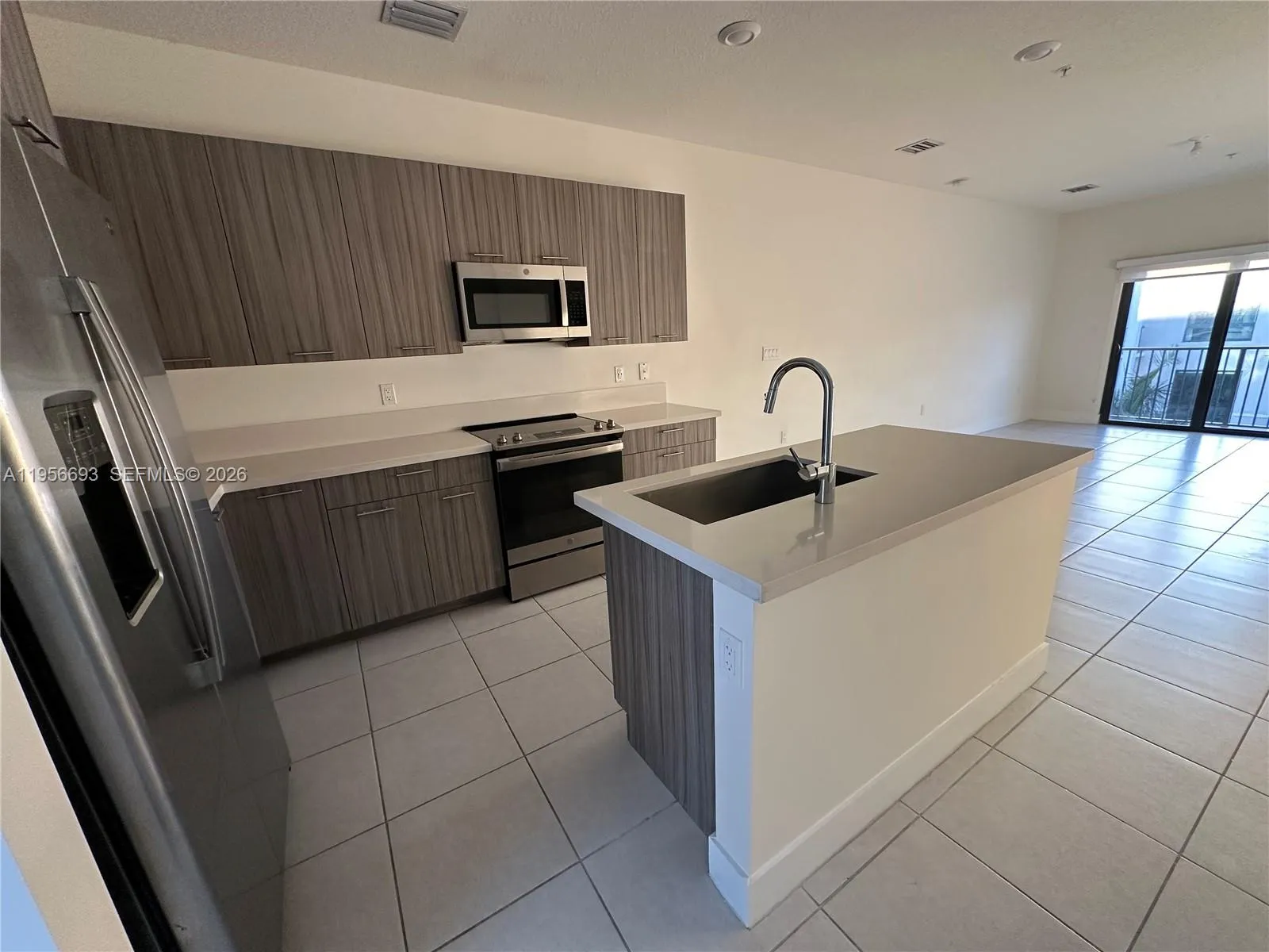 8265 Nw 41 St 402, Doral, Florida 33166, Doral, Florida 33166, 1 Bedroom Bedrooms, ,1 BathroomBathrooms,Residential,For Sale,8265 Nw 41 St 402, Doral, Florida 33166,A11956693
