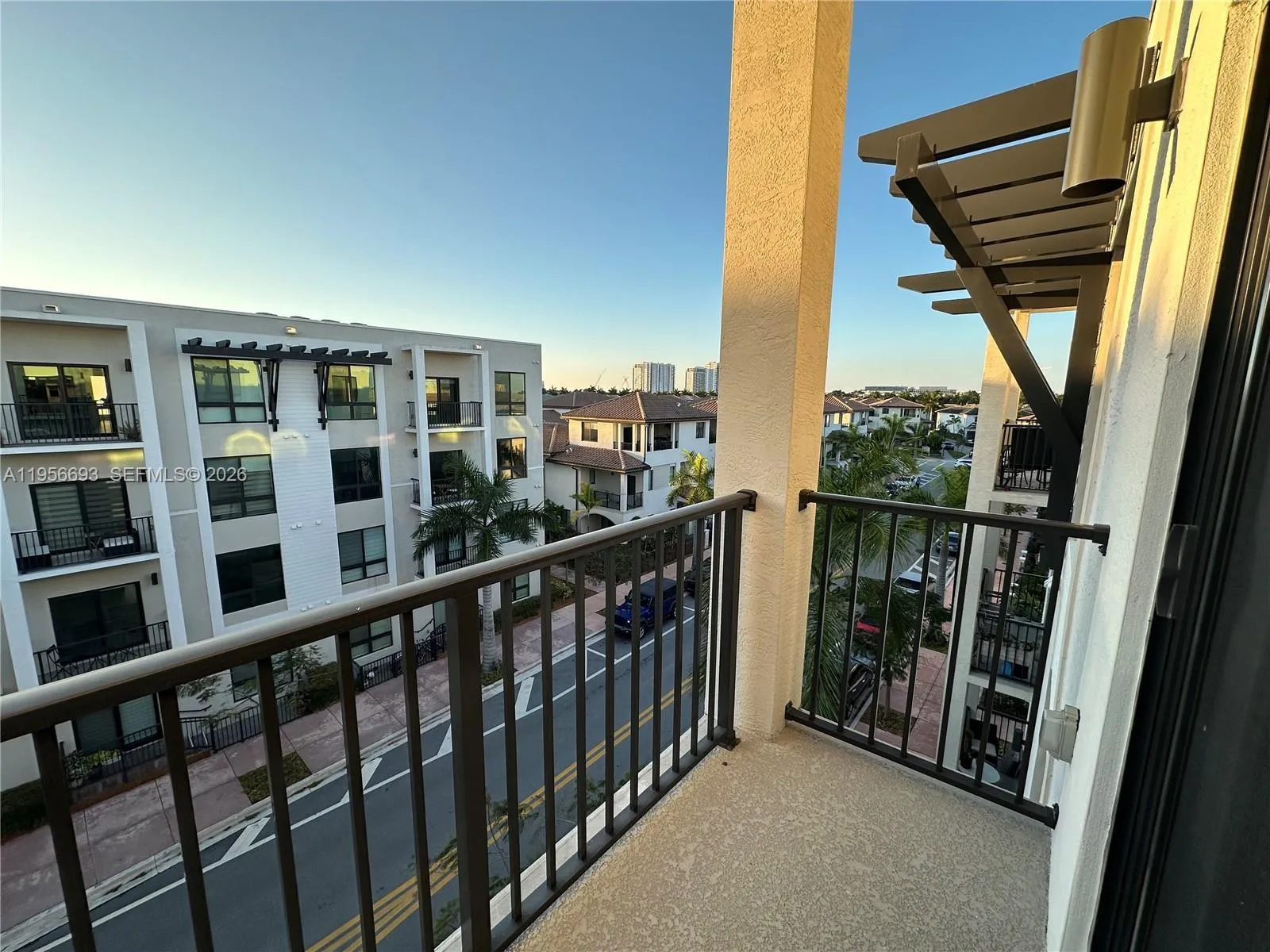 8265 Nw 41 St 402, Doral, Florida 33166, Doral, Florida 33166, 1 Bedroom Bedrooms, ,1 BathroomBathrooms,Residential,For Sale,8265 Nw 41 St 402, Doral, Florida 33166,A11956693